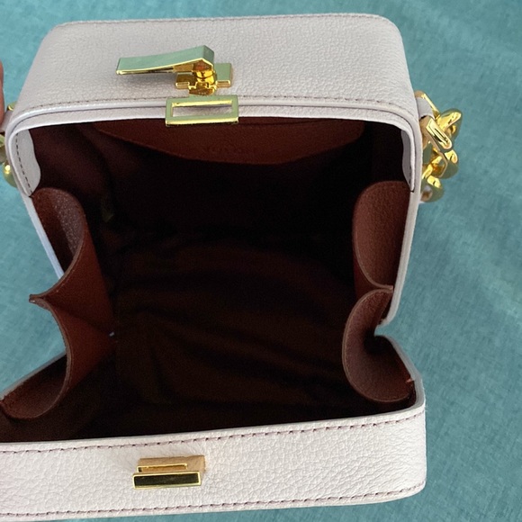 The Volon Leather Chain-Linked Shoulder Bag - Picture 5 of 5